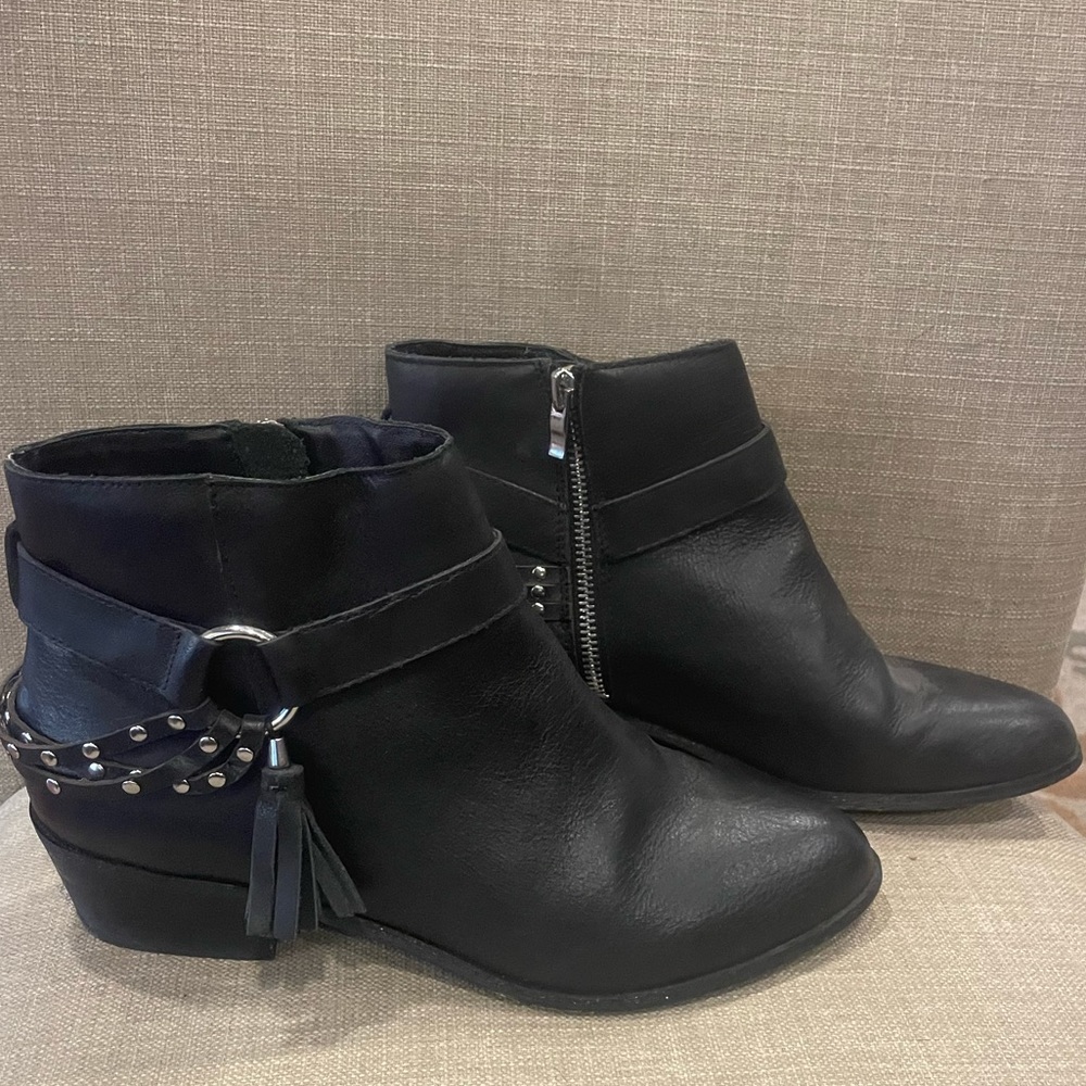 Chinese Laundry black boots size 9. Beautiful studs and tassel accent.